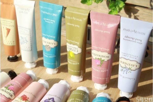 护手霜晚上用戴手套吗 护手霜做手膜要洗吗 护手霜晚上用戴手套吗 护手霜做手膜要洗吗