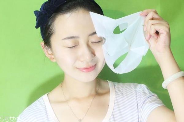 补水面膜频率多久最好 油皮敷面膜要注意这些事 补水面膜频率多久最好 油皮敷面膜要注意这些事