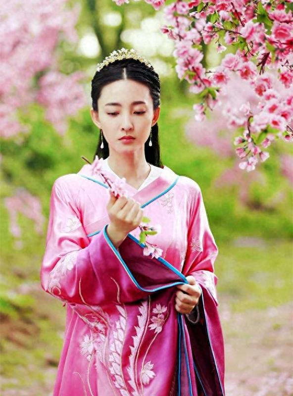 “素颜女神”王丽坤《凤凰无双》专属剧照,当真是一倾城美人