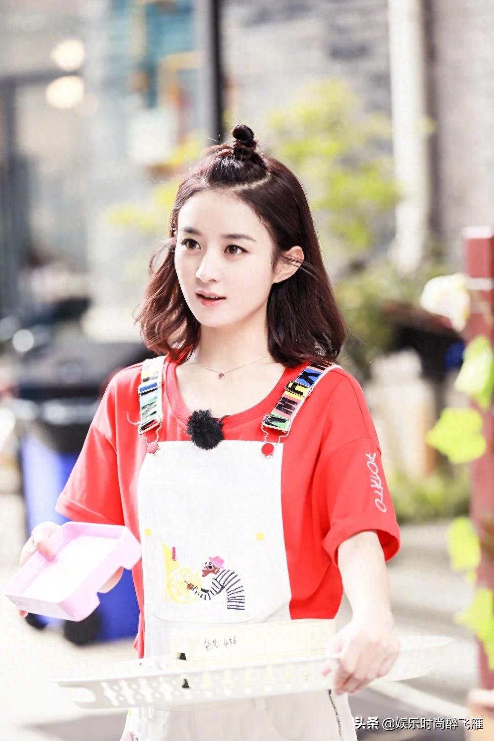 赵丽颖丸子头造型写真，网友：呆萌又可爱！