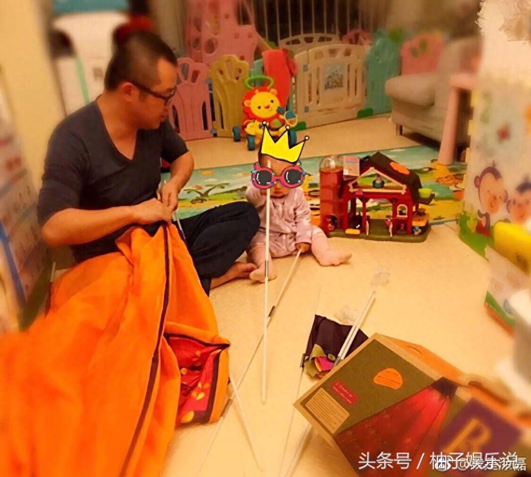 涂磊终于晒出老婆正面照，一家三口好幸福，小丸子颜值值得称赞
