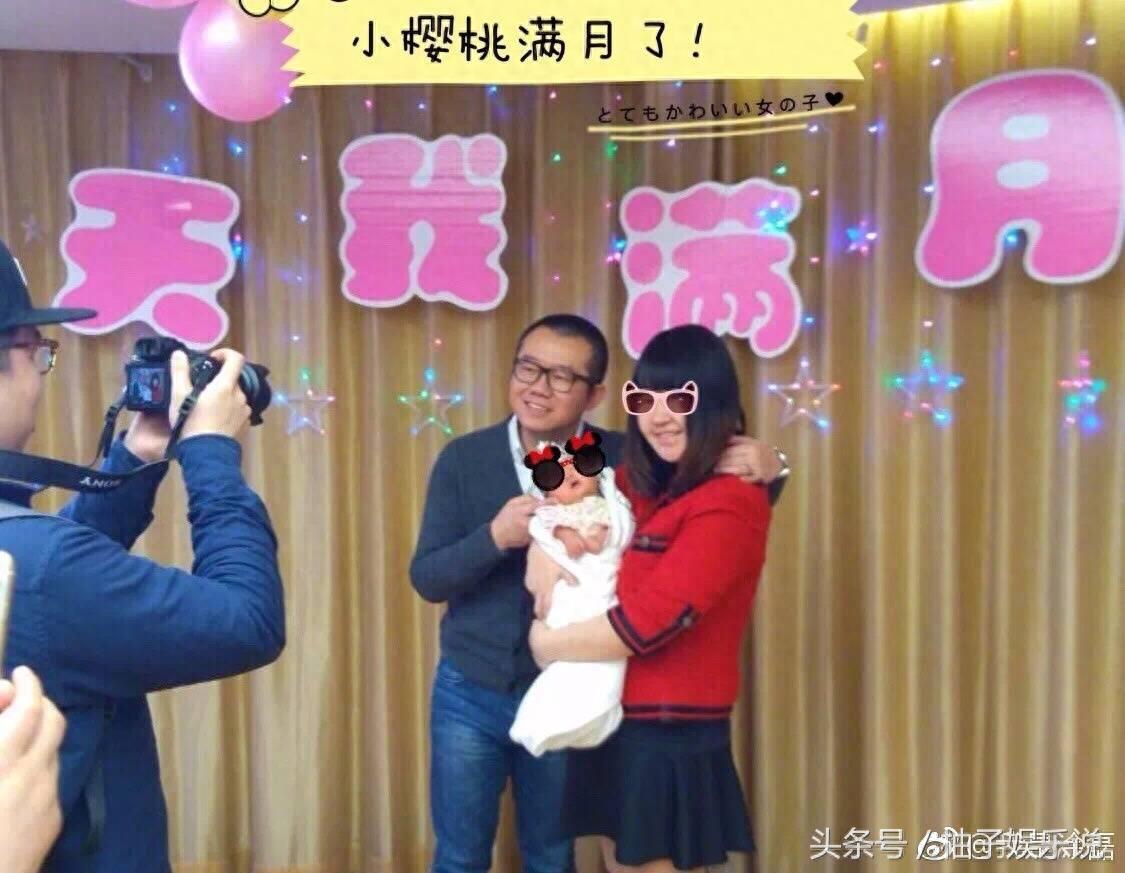 涂磊终于晒出老婆正面照，一家三口好幸福，小丸子颜值值得称赞