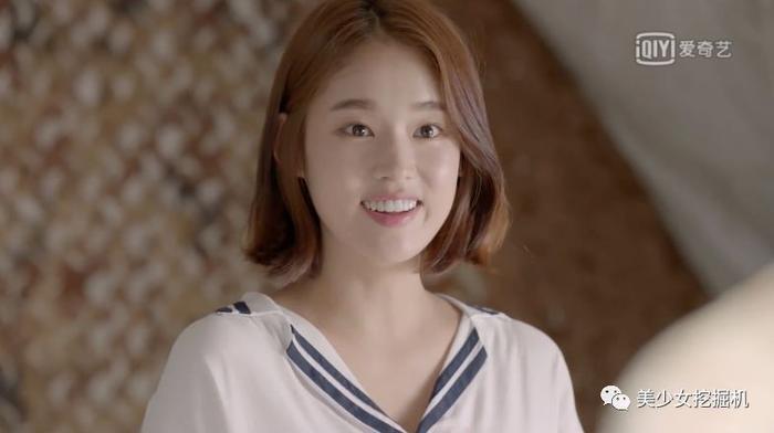 拥有这张18岁清纯女大学生脸的本尊,居然是8岁孩子的妈!