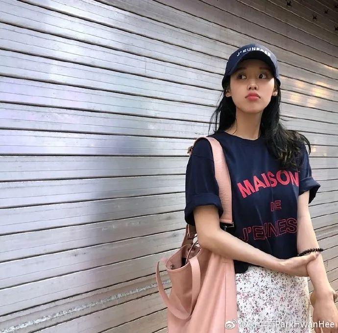 拥有这张18岁清纯女大学生脸的本尊,居然是8岁孩子的妈!