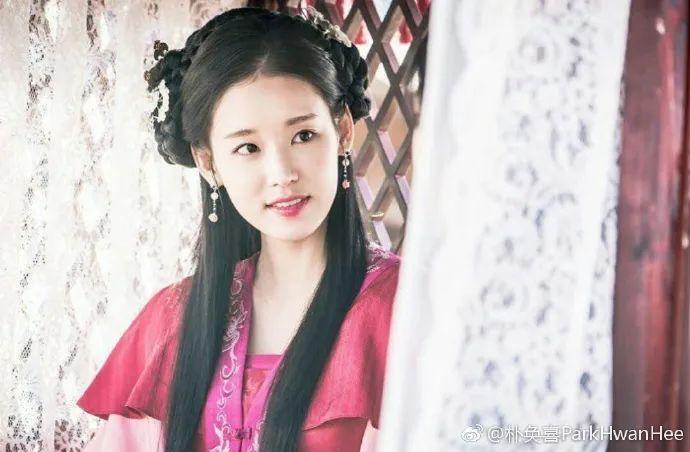 拥有这张18岁清纯女大学生脸的本尊,居然是8岁孩子的妈!