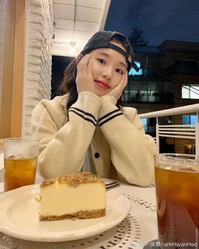 拥有这张18岁清纯女大学生脸的本尊,居然是8岁孩子的妈!