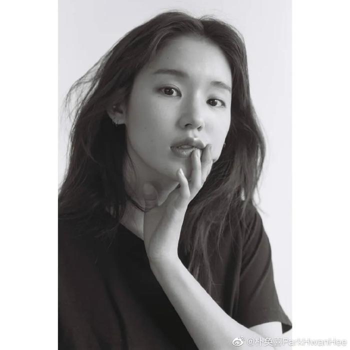 拥有这张18岁清纯女大学生脸的本尊,居然是8岁孩子的妈!