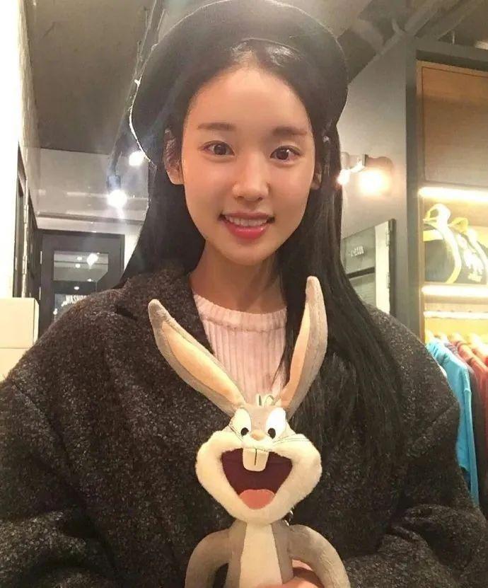 拥有这张18岁清纯女大学生脸的本尊,居然是8岁孩子的妈!