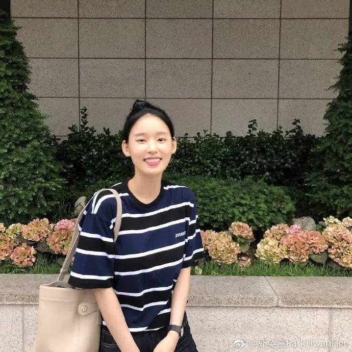 拥有这张18岁清纯女大学生脸的本尊,居然是8岁孩子的妈!