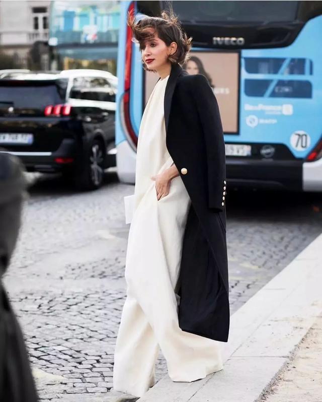 24套黑色大衣搭配指南,适合18岁-35岁女生,时髦高级有气场