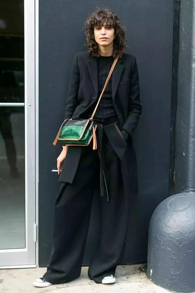 24套黑色大衣搭配指南,适合18岁-35岁女生,时髦高级有气场