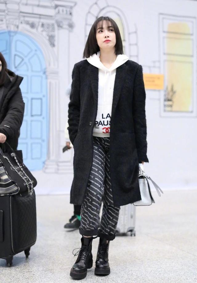 24套黑色大衣搭配指南,适合18岁-35岁女生,时髦高级有气场