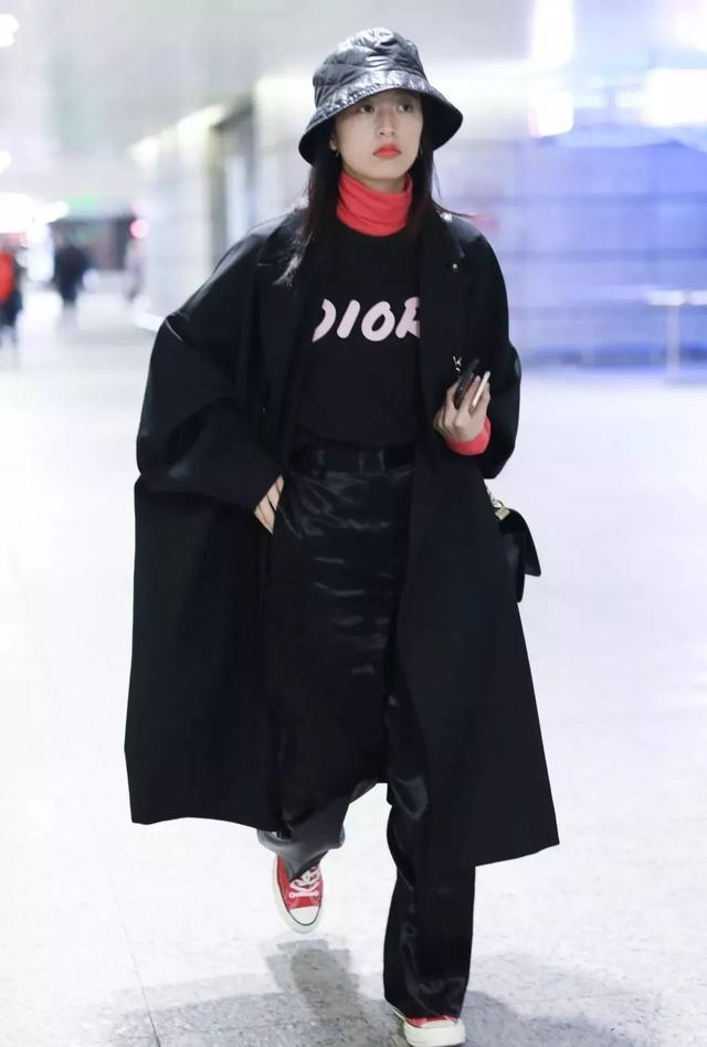 24套黑色大衣搭配指南,适合18岁-35岁女生,时髦高级有气场