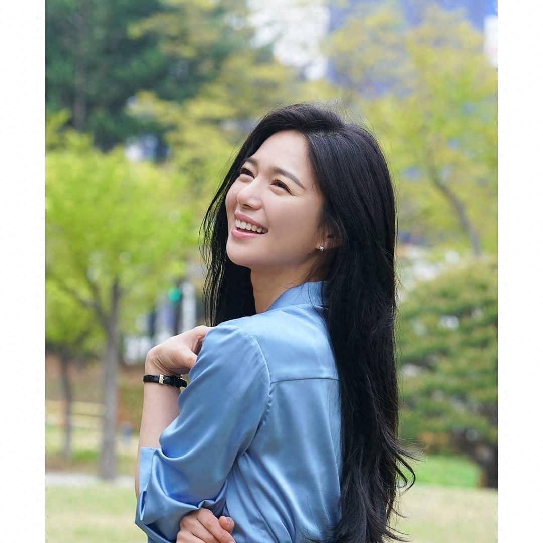 韩国美女明星李伊利雅