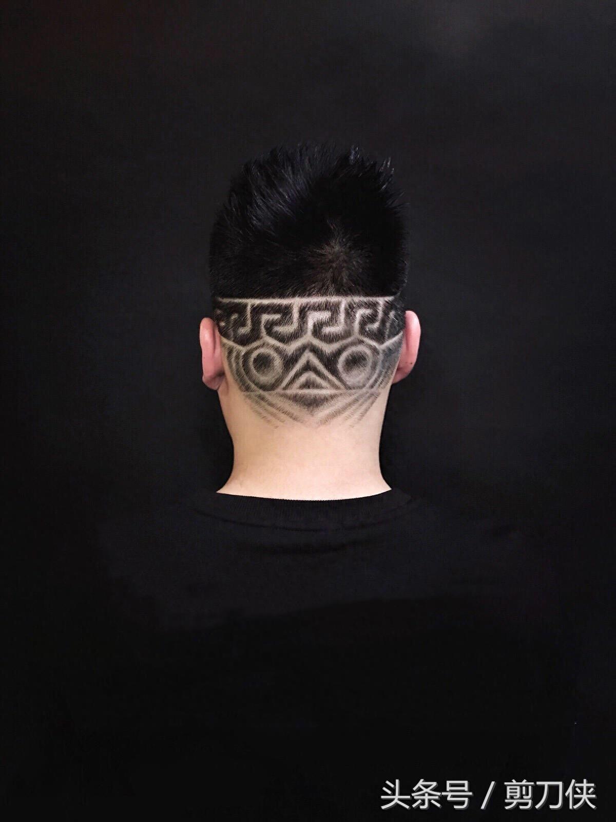 实用不夸张的男士发型刻痕作品