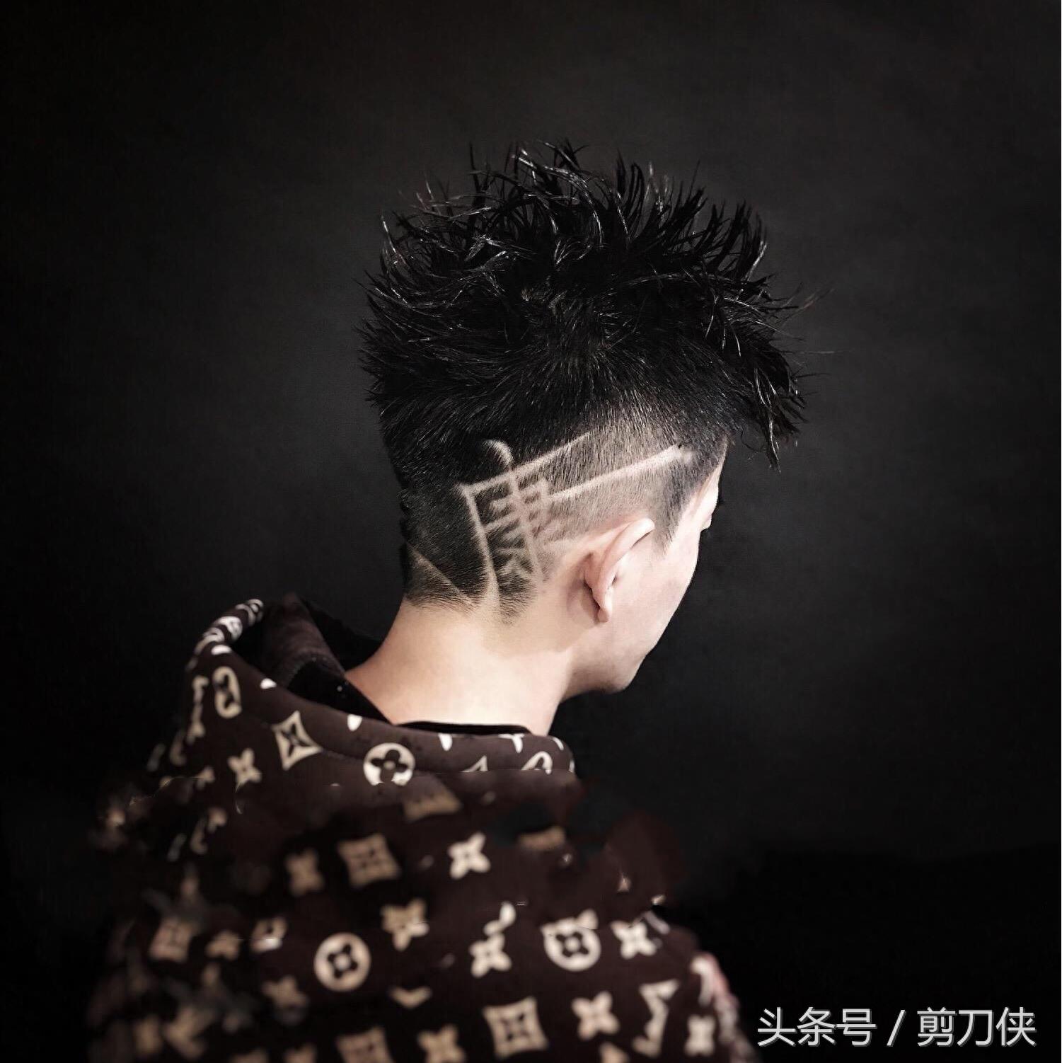 实用不夸张的男士发型刻痕作品