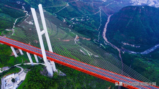 贵州六盘水：航拍北盘江大桥美如画