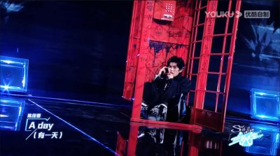 ​网易云歌手陈俊豪走上《少年之名》初舞台，导师集体给出高评价