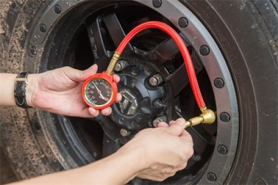 ​汽车胎压表怎么看数值，搞懂以下两个问题，就能轻松看懂