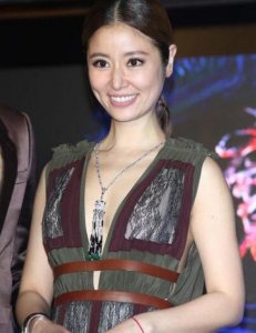 ​最美鬼后林心如被求婚 曝光其工作室成员 你看都有谁？