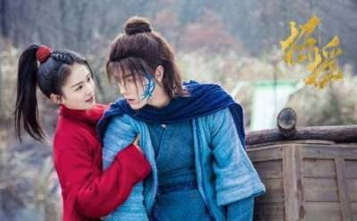 ​《招摇》中四个女主的结局,芷嫣成万路门门主招摇牵手厉尘澜撒糖