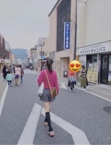 ​组图：马蓉日本街头穿短裙长筒袜拍照 瘦出新高度路人纷纷围观