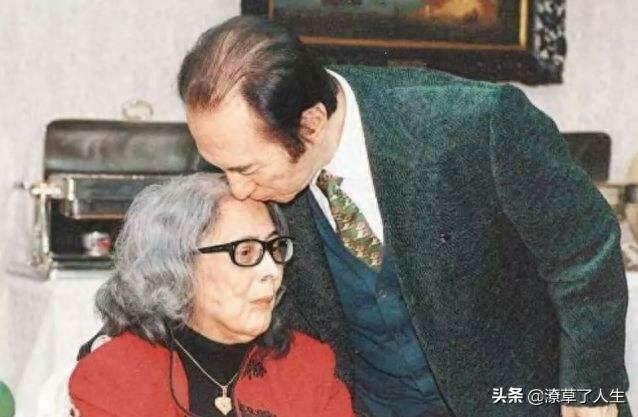 赌王原配夫人黎婉华,身份地位是最高贵的,也是结局最“惨”的