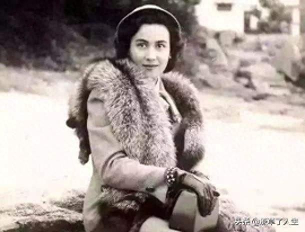 赌王原配夫人黎婉华,身份地位是最高贵的,也是结局最“惨”的