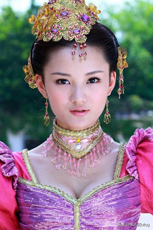 馨子，1985年11月30日出生于上海，《红苹果乐园》筱雅