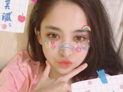 ​本以为古力娜扎姐姐够美，看到蒋依依姐姐，才知啥叫不出道可惜了