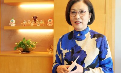 ​汪明荃获颁金紫荆星章，TVB主席亲自接见送祝贺信，曾志伟送鲜花