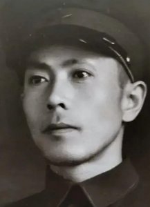 ​他是最年轻的开国中将，晚年为何2次被撤职，还能以正兵团级离休