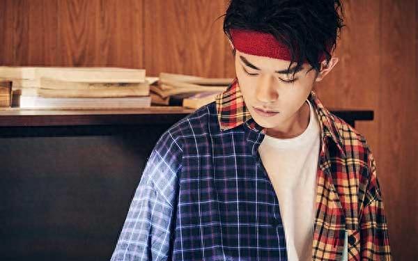 易烊千玺最新单曲《精彩才刚刚开始》