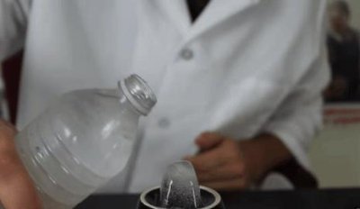 ​简单又有趣的科学小实验，神奇的过冷水