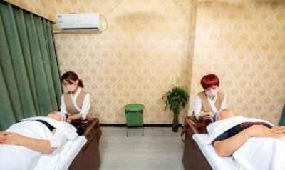 ​贵州男子住酒店拒绝支付698按摩费，两按摩女问：你做了没有？