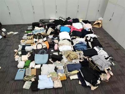 ​离职后报复前公司，“雌雄大盗”偷遍上海无印良品店，自称“品牌代理”将数千