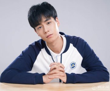 ​娱乐圈新晋小鲜肉胡一天一夜爆红！他是如何被星探挖掘的？