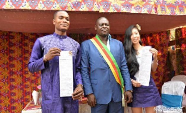 非洲一小国的男人都想娶中国女人，大街上随处可见中国汉字