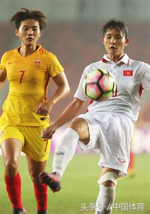 佛山国际女足锦标赛 中国队4比0大胜越南队 门将赵丽娜大长腿抢眼