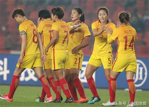 佛山国际女足锦标赛 中国队4比0大胜越南队 门将赵丽娜大长腿抢眼