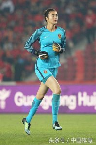 ​佛山国际女足锦标赛 中国队4比0大胜越南队 门将赵丽娜大长腿抢眼
