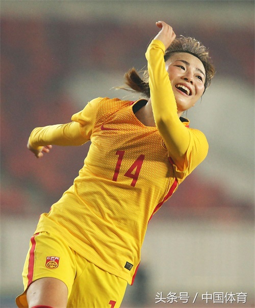 佛山国际女足锦标赛 中国队4比0大胜越南队 门将赵丽娜大长腿抢眼