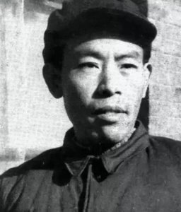 ​他被誉为中国的“保尔柯察金”，1966年被“打倒”，活到74岁