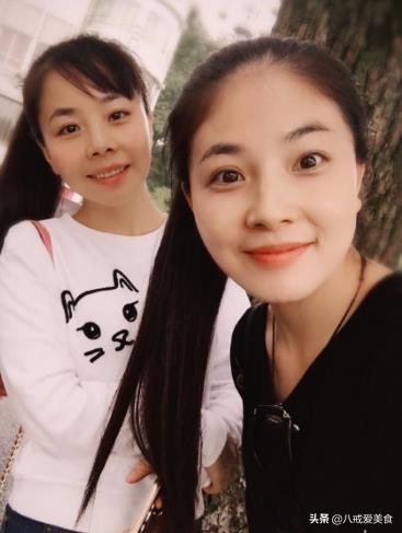 王二妮全家近照，农村姑娘逆袭时尚女神，淳朴老公高大帅气