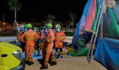 ​充气城堡被强风吹翻，8岁女童惨遭甩飞上天，头部被狠撞坠地身亡