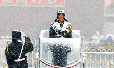 直击冰天雪地里站岗的军人，最后一张戳中泪点！