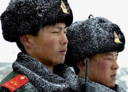 直击冰天雪地里站岗的军人，最后一张戳中泪点！