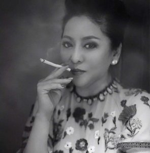 ​公然抢夫、抗衡黑势力、拯救多位港星，向太的人生到底有多传奇？