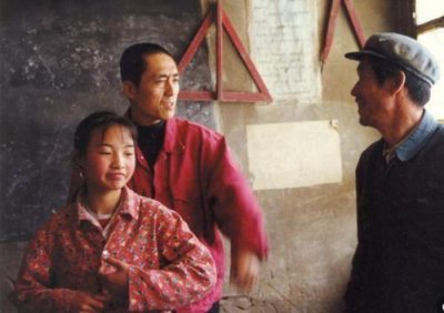 ​22年前，那个被张艺谋“劝退”的“谋女郎”魏敏芝，如今怎样了？
