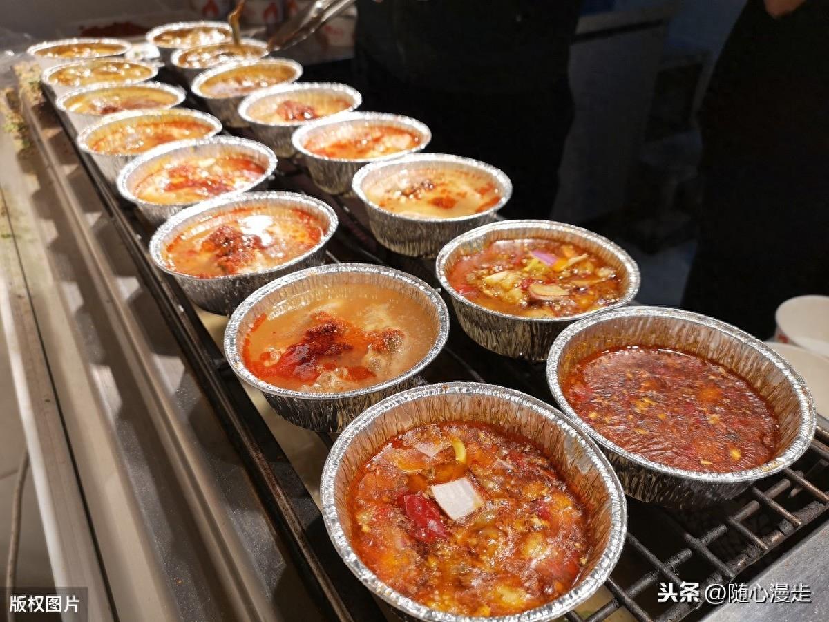 四川成都建设路小吃街重新开业,美食爱好者慕名前来